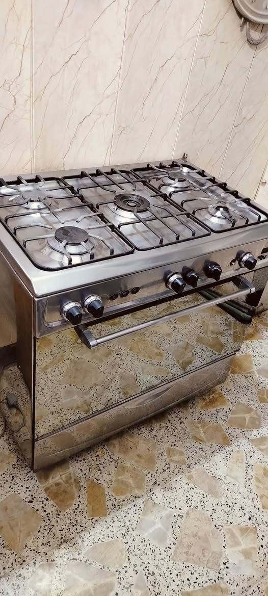 السلام عليكم عرض بيت للبيع
1 ديوان 14 مقعد 125
2 طباخ فريش مصري ب 210 
3 مكيف ميديا طنين 160
4 غساله 12 كيلو ب 75
5 بريمزات زوج 90 
بغداد الامين الثانيه خلف السده 
***********
