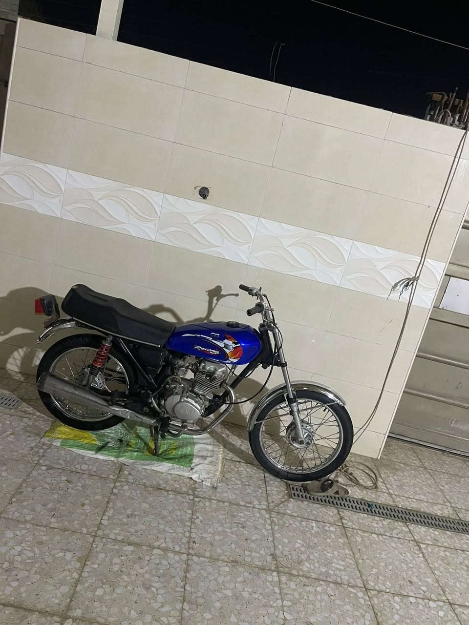نامه للبيع شاصي 16 والغراض 20 دراجه نضيفه وجاهزه اوراق اصولي شرط الترقيم السعر 450 وبيه مجال مكاني الشطره وهذا رقمي ***********
