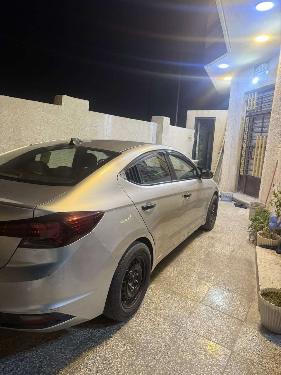 السلام عليكم النترا امريكي 2019 حادث امريكا بابين باب الصدر والراكب الخلفي انصبغت حزام هنا بدون حادث بدون بجم كير مكينة تبريد صدر كفالة جاهزة منظومة عدسات ليد 6$ شاشه اصليه 4$ السعر 120 وبيها مجال مكان بغداد بسمي تحويل او وكالة ***********
