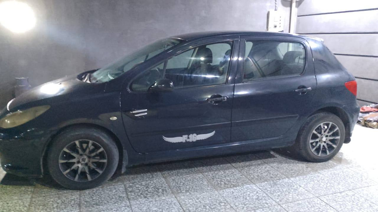 بيجو 307 للبيع
محرك 1.6 بنزين 
كير اوتوماتيك
سيارة مكفولة كير ومحرك
مابيها نقوصات فقط صبغ شوي تعبان

غرفتها نظيفة 

السعر 53 وبيها مجال 
مكانها بغداد
صاحب سيارة ***********
