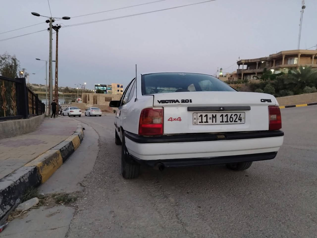 السلام عليكم  فكترا موديل 91 محرك2000
رقم بغداد انكليزي السعر 30وبيها مجال 
***********
