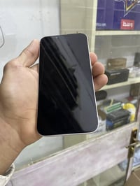 آيفون ١٣ • ١٢٨ • شاشة مضروبة