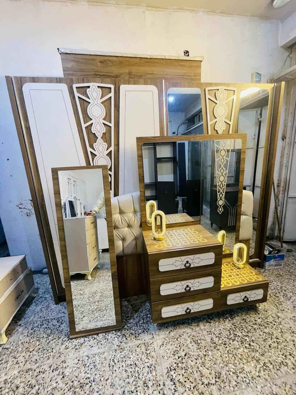 غرفه تركي عنوان بغداد نضافه 100/80توصيل مجاني داخل بغداد.. ومحافضات بكروا  ال شراي يتفضل وتساب ***********
