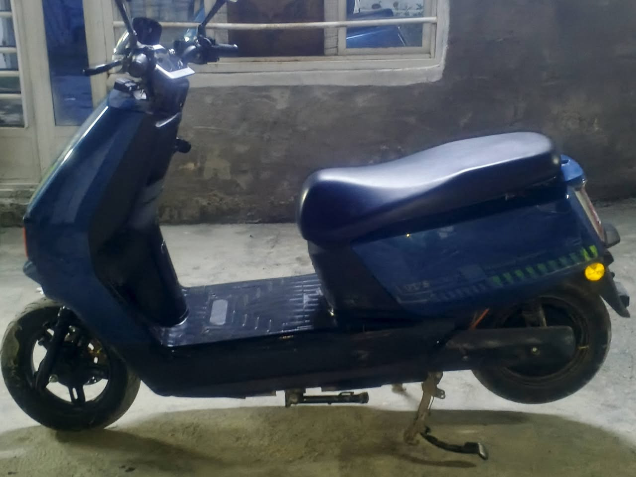 السلام عليكم اخوان دراجه شحن KAL_c للبيع مواصفات 4 بطاريات السرعة 50 الحقيقي 45 تمشيك 40 كيلو حسب الاستخدام 2سويج + 2بصمه السعر 525 وبيه مجال بسيط المكان بغداد حي الاعلام قرب العاب السيديه للاستفسار اتصل على الرقم ***********
