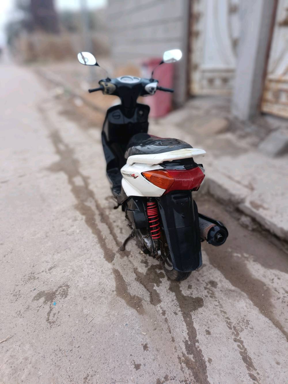 دراجه سكنس نثيه كابريتر للبيع
بيع مستعجل سعر 375 وبيه مجال 
الاستفسارات إتصال هاتفي ***********
