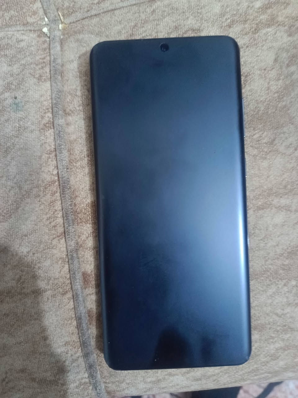 Galaxy S20 Ultra 5G
شرق اوسط 
دبل سيمكارت 
الذاكره 256
جهاز اخو جديد شخط مابي انطيك بي ضمان شكد ماتريد ماداخل تصليح ابد 
رقم الهاتف ***********
السعر 300
