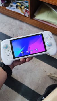 🎮 للبيع جهاز ANBERNIC RG577 بحالة ممتازة 🎮  إذا تدور على جهاز محمول قو...