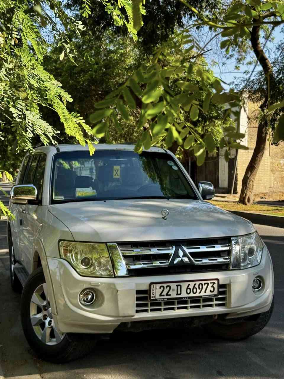 السلام وعليكم
باجيرو 2014 GLS فول ((عدا الدمام فقط))
سيارة نظيفة استخدام قليل ما ناقصها شي  
محرك 3500 المرغوب 
ماشية 91 الف كيلومتر 
محرك وكير بحالة ممتازة ، بلكات نوزلات اصلي وكالة
تبريد ثلج فريز جديد غاز امريكي 
مكفولة من الضربة والصبغ 
فقط تكحيل شخوط 
وبيها رصعة بسيطة بالدعامية الخلفية مثل ما موضحة بالصورة 

المواصفات

كشنات جلد تحكم كهرباء
فتحة سقف 
تحكمات ستيرن 3 اتجاهات اوامر صوتية بلوتوث
مري شفط كهرباء
4 حساسات خلفية + كاميرا خلفية
شاشة اندرويد ممتازة
منظومة زنون عالي ناصي قوية
كشافات ضباب زنون

رقم اربيل الجديد تحويل مباشر
سنوية 2029/9 

السعر 180 ورقة وبيها مجال
المكان بغداد 
*********** موجود واتساب
