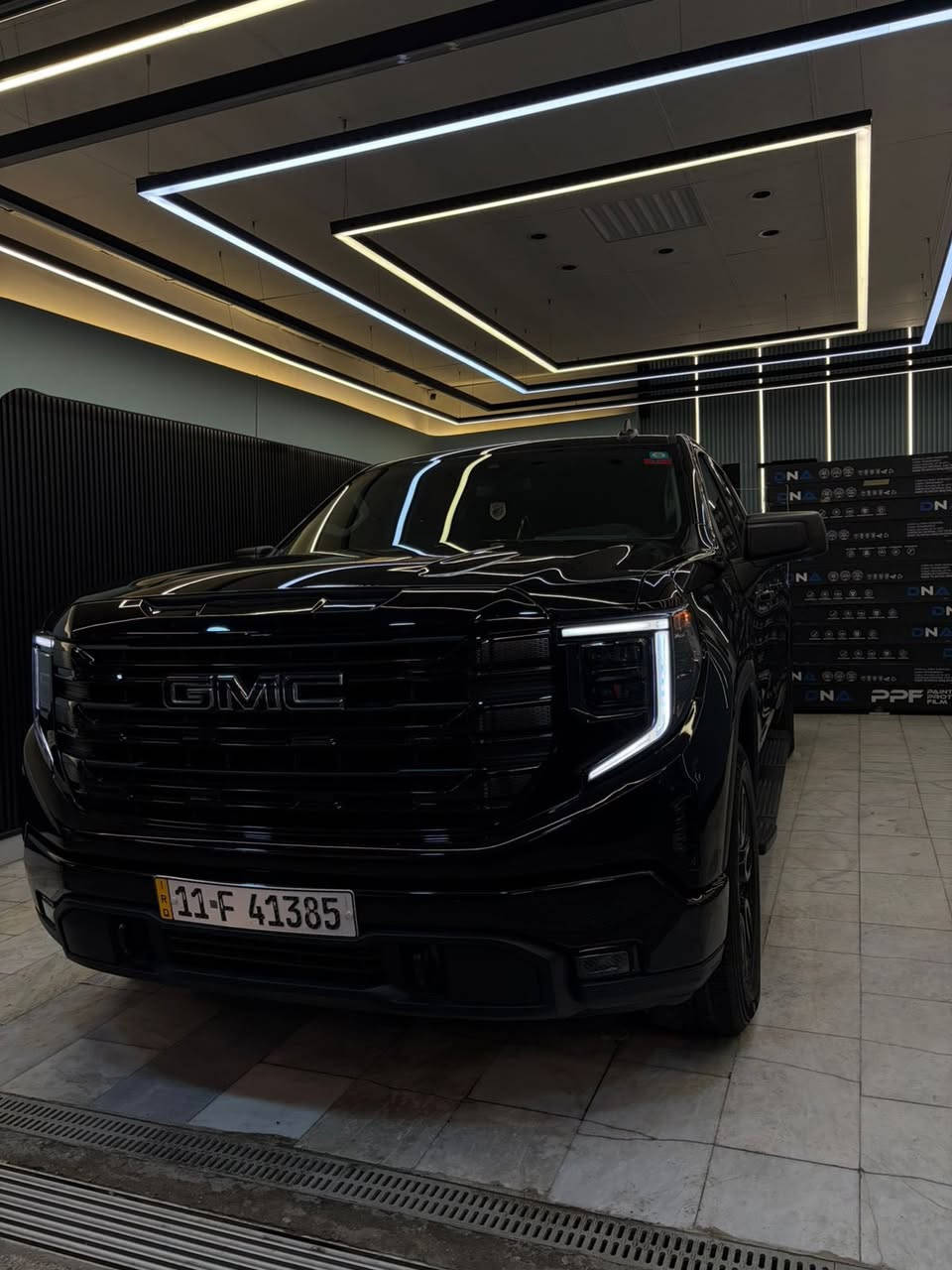 السلام عليكم 
لبيع جمسي سيرا مديل 2024                    محرك 2700 توين تيربو
كير 8 نمر تعليك المرغوب
ساعة الدشبول دجيتال بالكامل مع اماكانية تغيير شكل الدشبول 5 اشكال
ال
السيارة داخله كلين
حالياً ربع جاملغ خلفي وربع الصندوك تعمير درجه أولى لا غير الباقي كفاله كير محرك تبديل بارد كله كفاله/ ماشيه 37 الف / مكان سياره بغداد / ***********
