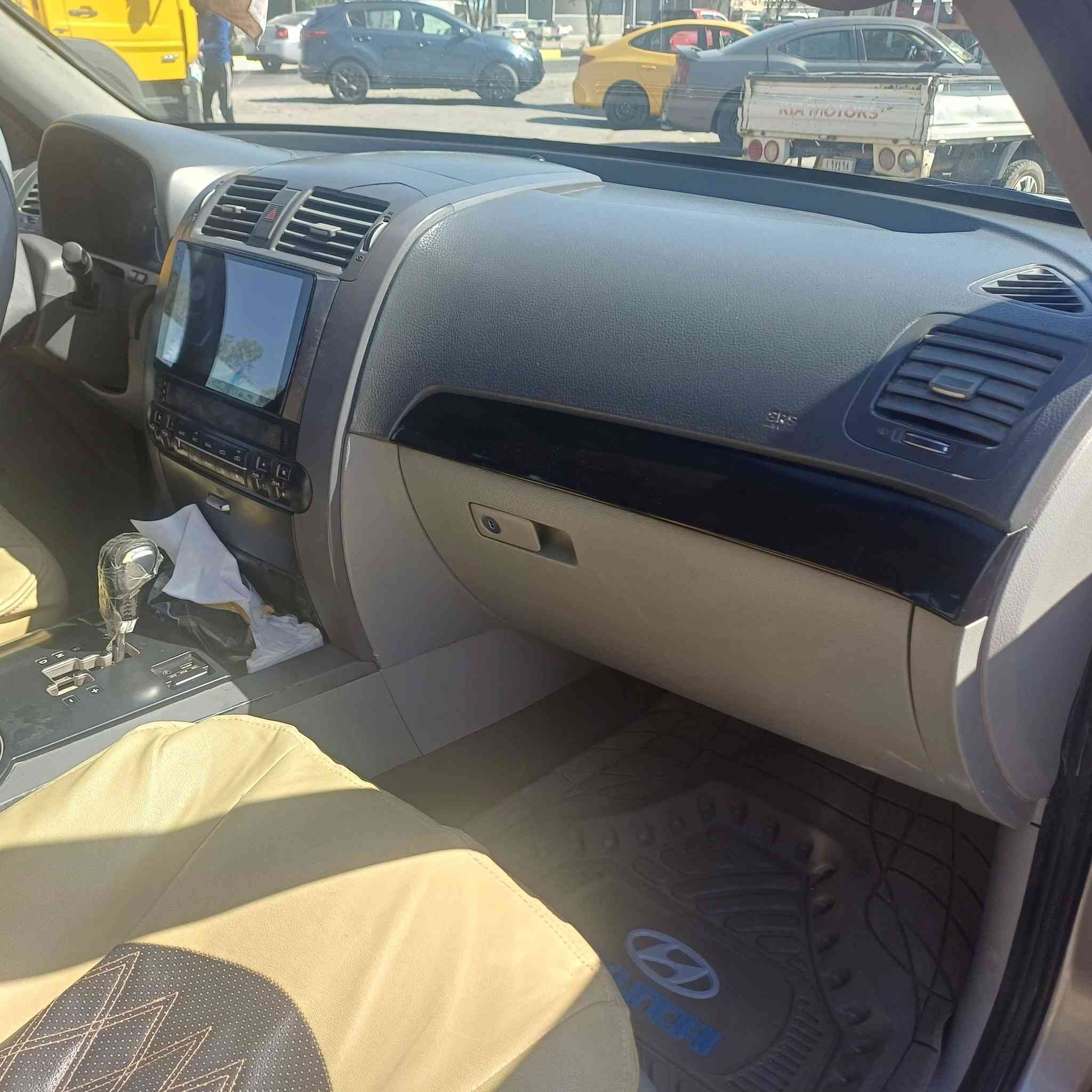 كيا موهافي بيع مراوس ترهم حسب القناعه 
سلام عليكم 

موهافي 2009 خليجي مكفول من الصبغ والتبديل فول موصفات  
بيه جراد قماره بنيد فقط

بيع  مرواس حسب القناعه 
فورويل 4/4
بصمة 
مانع انزلاق 
كشنات كهربائية 
كامره  
حساس  خلفي 
حداديه جديد 
تاير جديد 
تبريد جديد منضمومه كامله 
حداديه كامله 

مثبت سرعة 
فتحة سقف 
7 راكب 
3 قطع تبريد 

انارة ابواب داخلية 
مري شفط 
محرك 6 سلندر 3800
رقم نجف 
سعر129وبيها مجال  
جراد قماره بنيد فقط 
سنويه منتهية 
سياره عليه غرامه  ينزل من سعر 
مكاني كوت

***********
