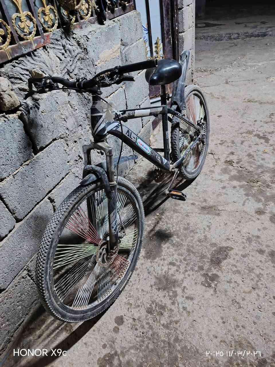 السلام عليكم  شباب عندي بايسكل للبيع امانه الله ورسوله (لا مصبوغ لا مبدل ويل) عنوان (محاويل حي ابو سديره) الاستفسار الاتصال بالرقم (***********)
