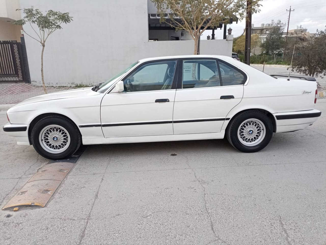 بسم الله مرحبا بيءام دبليو للبيع موديل ١٩٩٠ حجم ٥٢٠ محرك فل كير عادي بدون صبغ بلاديه ضرر مابيه رقم صلاح الدين مشروع وطني دفتر بانزين سنويه لحد ٢٠٣٠ شرط تحويل صدر جديد تخم تاير نضيف ويل خليه كهربائيات كله شغال تبريد بيه بس مو بارد حيل سيارة نصبته حيل حلوة سعره ٤٧ بي مجال للشراي ☎️ واتساب *********** اسيا ☎️ *********** مكاني كركوك تحياتي للجميع
