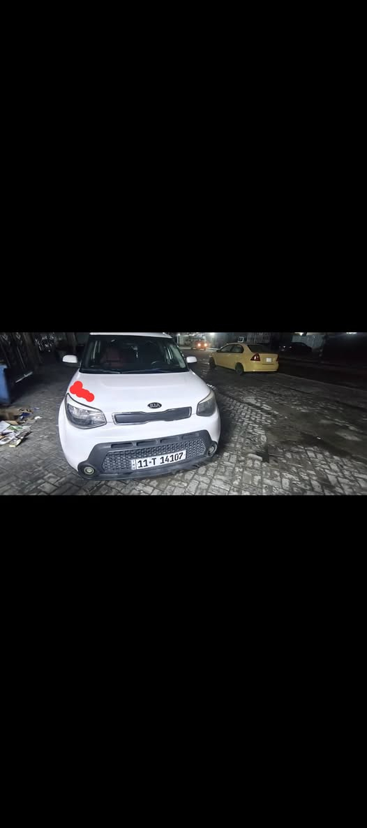 السلام عليكم ... يا الله كيا صول وارد أمريكي موديل 2015 حادثهه من أمريكا تحت قبق  و شويه من ذيل باب الصندوق و بالعراق صبغ باب الصدر إلي امأشر علي بسبب البطش و بخه كد شبر بالبنيد السياره بدون أيرباك بأسمي رقم أنكليزي بغداد السعر 95 للاستفسار *********** يوجد واتساب
