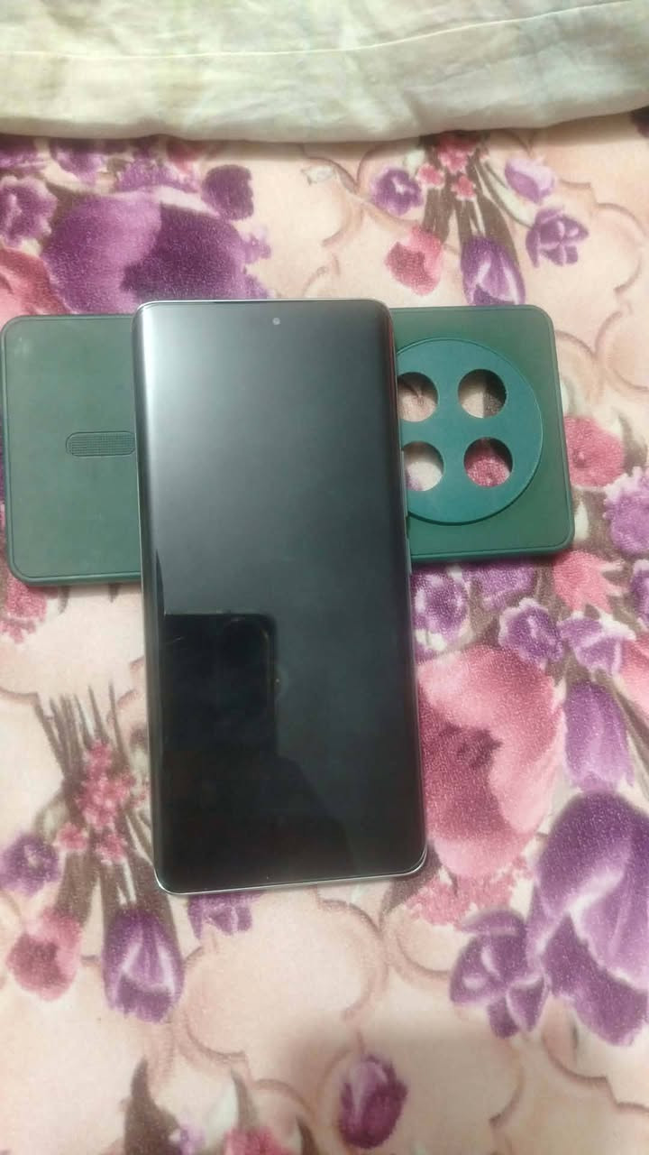 هونر إكس ٩ سي نضيف كلش ملحقات كامله الجهاز فقط بي نقطه زغيره واضحه بالصوره للبيع سعره ٢٢٥ قفل للعلم الجهاز ذاكره ٢٥٦ العشوائيه ١٢ شراي اتصل ***********
