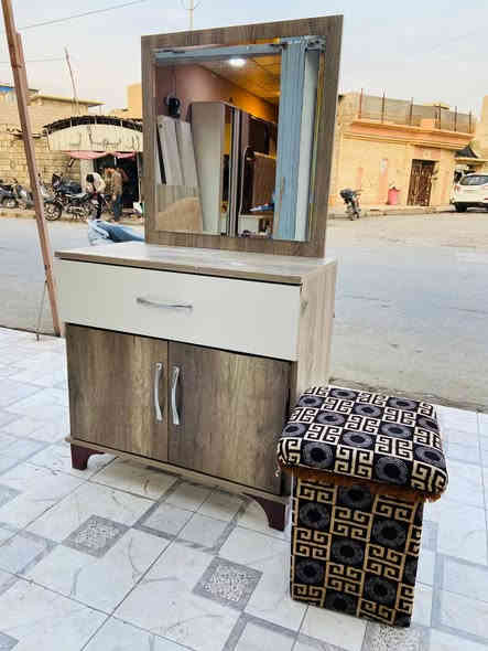 غرفه نوم ٦ قطع نضيفه 
اي عيب او كسر ما بي سلايت 
عنوان موصل حي البكر 
سعره 350 ويا الشد والنقل 
للتواصل *********** واتساب
