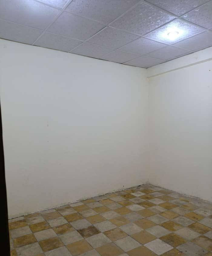 🏛️للايجار بيت طابقين 🏛️
في الجنينه قرب شارع التجاري 
طابقين 5غرف ستقبال مطبخ صحيات كراج يسع سيارتين2

سعر لايجار 750 
***********
