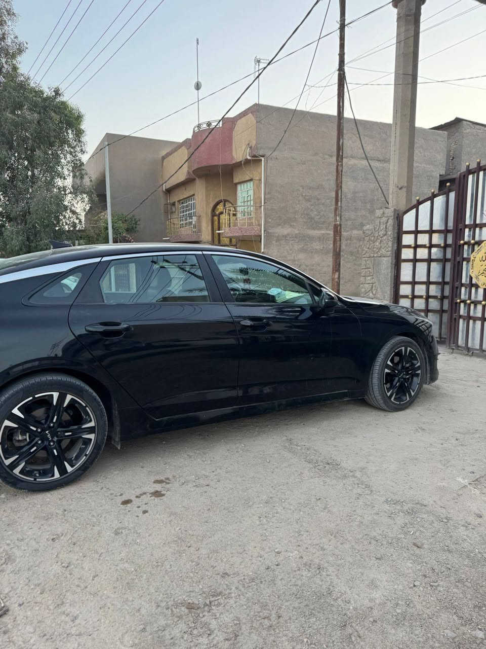 السلام عليكم
للبيع كيا K5

ماشية (65) الف ميل 

الفئة جيتي لاين فول مواصفات 

الموديل 2022 اسود

رقم بغداد  باسمي 

الضرر بنيد صبغ 

المواصفات 

1- حجم المحرك ٤ سلندر ١٦٠٠ تيربو 

2- كامره

3- رادار خلفي + امامي 

4- رادار جانبي مانع اجتياز 

5- بصمة ابواب + تشغيل عن بعد 

6- زنون عالي ناصي 

7- مقاعد جلد اسود مختوم جيتي لاين

8- اشاير بالمري 

9- مقعد السائق كهربائي 

10- هاند بريك بصمة 

11- تحديد مسار 

12- شاشة كبيرةً مع كامرة دوارة 

13- ستيرن رياضي حرف D مختوم جيتي لاين

14- مثبت سرعة 

15- شاحن هاتف وايرلس

16 - شاشة كار بلاي واندرويد 

17- ٤ وضعيات قيادة ايكو+ سبورت + سمارت + نورمل

18- فتح جنطة بصمة وعند الاقتراب 

19- قيادة ذاتية على خطوط البيضاء 

وباقي المواصفات معروفة في فئة جيتي لاين
***********

السعر (( 173)) وبيها مجال 

مكان السيارة بابل-حلة
