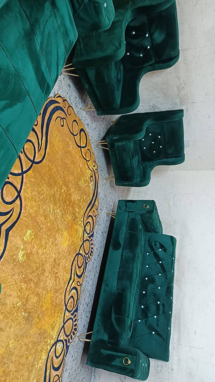 تخم 8 مقاعد نضيف جدا نضيف سعر 200 وبي مجال  مكان البياع يوجد توصل بكروه رقم يوجد وتساب ***********
