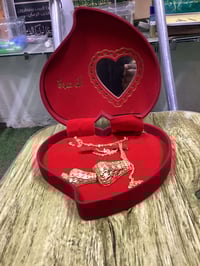 ألف مبروك لكل بداية حلوة، ولكل لحظة توثقها الهدايا الصادقة. الله يديم ...