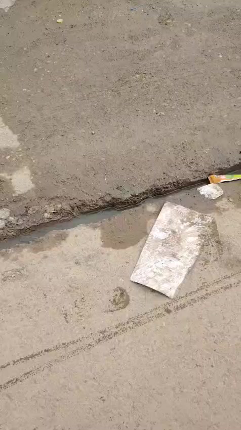 السلام عليكم مكلف بالنشر بيت للبيع المساحه مذكوره بالفيديو الموقع حي السلام قضاء  التفاصيل عبر الخاص او الرقم ***********
