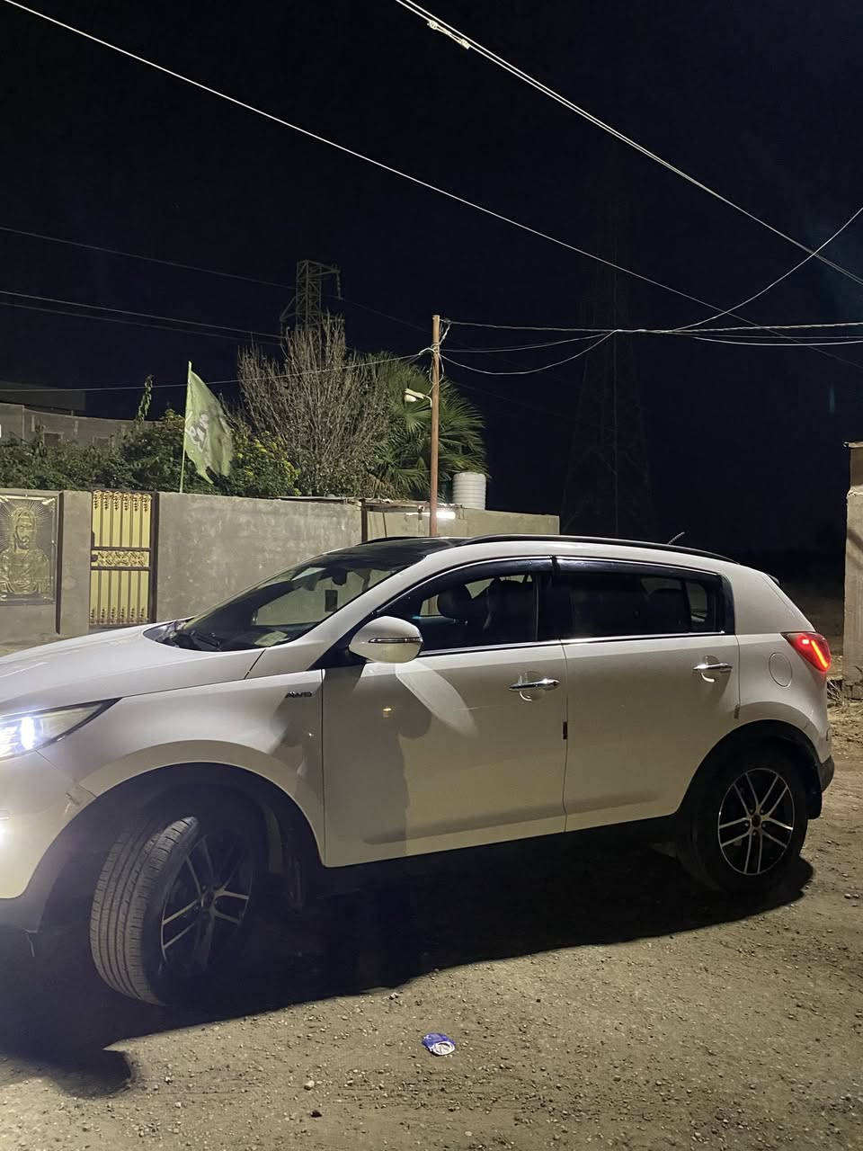 السلام عليكم سبورتج
الموديل :2014 خليجي

المواصفات:vip (تحكم ستيرن جهتين شاشة كامرة كشن السايق كهرباء بنوراما مرايا شفط ثلاجة داخل لونين بصمة سايد بريك فور ويل بك لايت زينون و لد وباقي مواصفات معروفه ). 

المحرك :2400 دوش

الرقم:بغداد الجديد بأسمي

ماشية 200 الف

محرك و كير كفالة

الحادث :صبغ على كد دائرة زغيرة بين جاملغ و باب الصدر

السعر:168 وبيها مجال بسيط

العنوان :بابل مشروع المسيب

الرقم :***********.
