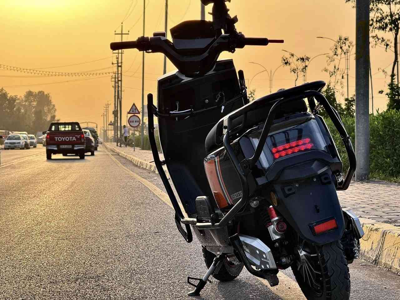 للبيع دراجه من شركة Uskeeze فول مواصفات 🏍️
قوة الملف 3800 حقيقي ⚡️
بطاريات گارفين 40 امبير يمشوك 50/60 كيلو بل شحنة الوحده🔋
درع 360 درجه على الدارجه بل كامل + دوسات راكب خلفي🛡️
تكفي شخصين او 3 بكيفك 👥
بريكات امامي وخلفي هايدروليك + بيهن بكرة تقوي وتخفف البريك 💪
كهربائيات كامل من الدبل اشارة و الاشارات والزينون العالي والعادي + بي نشرات اضوية 💡
بي مكان USB شاحن سريع 🔌
شاشة تظهرلك كل الاعطال مثل السلكيتر او البطاريات او حساس الملف او العقل 
شاحنة سريعه للماطور الاصلية بيها عداد رقمي🔌
سويجات ثنين وبصمات ثنين وكارتين nfc تخلي عل شاشة وتشتغل الدراجه 🔑
بلوتوث عالي تشغل بي اغاني او اي شي يعجبك🛜
بيها نظام حماية من السرقة من البصمه تقفل الدراجه محد يكدر يحركها لان تقفل التايرات🔒
تايرات جديدع تايلنديه الاصليه جبلية ضد كلشي لو تضربها بسجينه ماتنبعج
بيها نظام عدم الانزلاق بل تكدر تميل شكد متريد اثناء القيادة ماتزلگ
الدراجه فول نضافه شوفة عينك مابيها اي عطل تجي تشغل وتروح 

السعر خاص لليريد يشتري وماليريد يشتري لايتعبني ولا يتعب نفسه 
للاستفسار الاتصال على الرقم *********** 
او ***********
