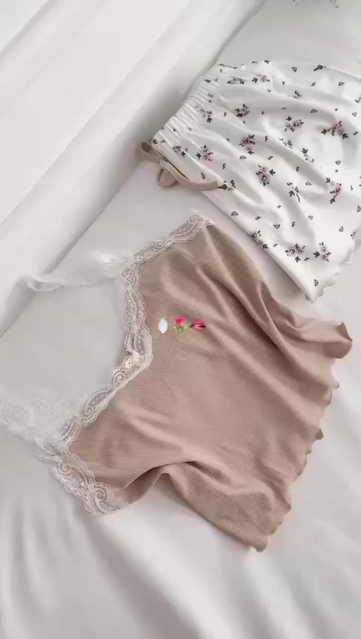 #كل قطعة تحكي أنوثة 🌸
توفر شورت مع كيمونة ،قياسات ستندر ،قماش قطن مسحب ،سعر الدرزن45  تجهيز جملة درزن او نص درزن سعر القطعة 5 
الدرزن اكثر شي لون احمر.
 #توصيل جميع محافظات العراق 🚛


**إذا كنت صاحب هذا الإعلان وتريد حذفه لأي سبب، رجاءا أرسل رسالة إلى الدعم الفني**