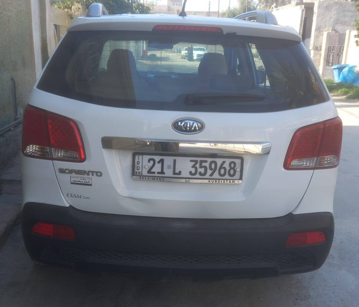 سلام عليكم كيا سورنتو موديل 2012 السيارة وارد خليجي  محرك 2400 دوش كير ومحرك مكفول خام عل ابلاد رقم
السيارة سليمانية 
مواصفات ...
بصمة السيارة وياها 2 بصمات 
مرايات شفط  تحكم استيرن ..
تبريد تدفئة 3 قطع 
كامرة خلفية 
السيارة 7 راكب 
دوشمة جديدة 
تايرات جدد حجم الويل 18 
السيارة بيها بارد عل كد أشبر 
وبيها حار هم أشبر كما موضح بالسونار 
السعر 165$ ورقة وبيها مجال 
رقم الهاتف ***********
