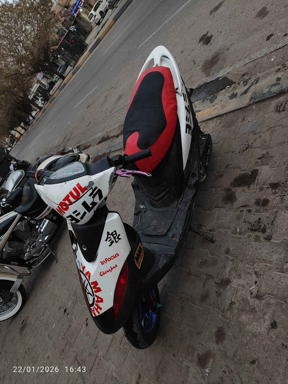 العنوان كربلاء حي التعاون قرب مطعم النافوره دراجه بوسه 55 مفتوحه مره واحده ماكينتهم مشيف
300 وبيها مجال شيء قليل 
رقم الموبايل اتصل علي***********
