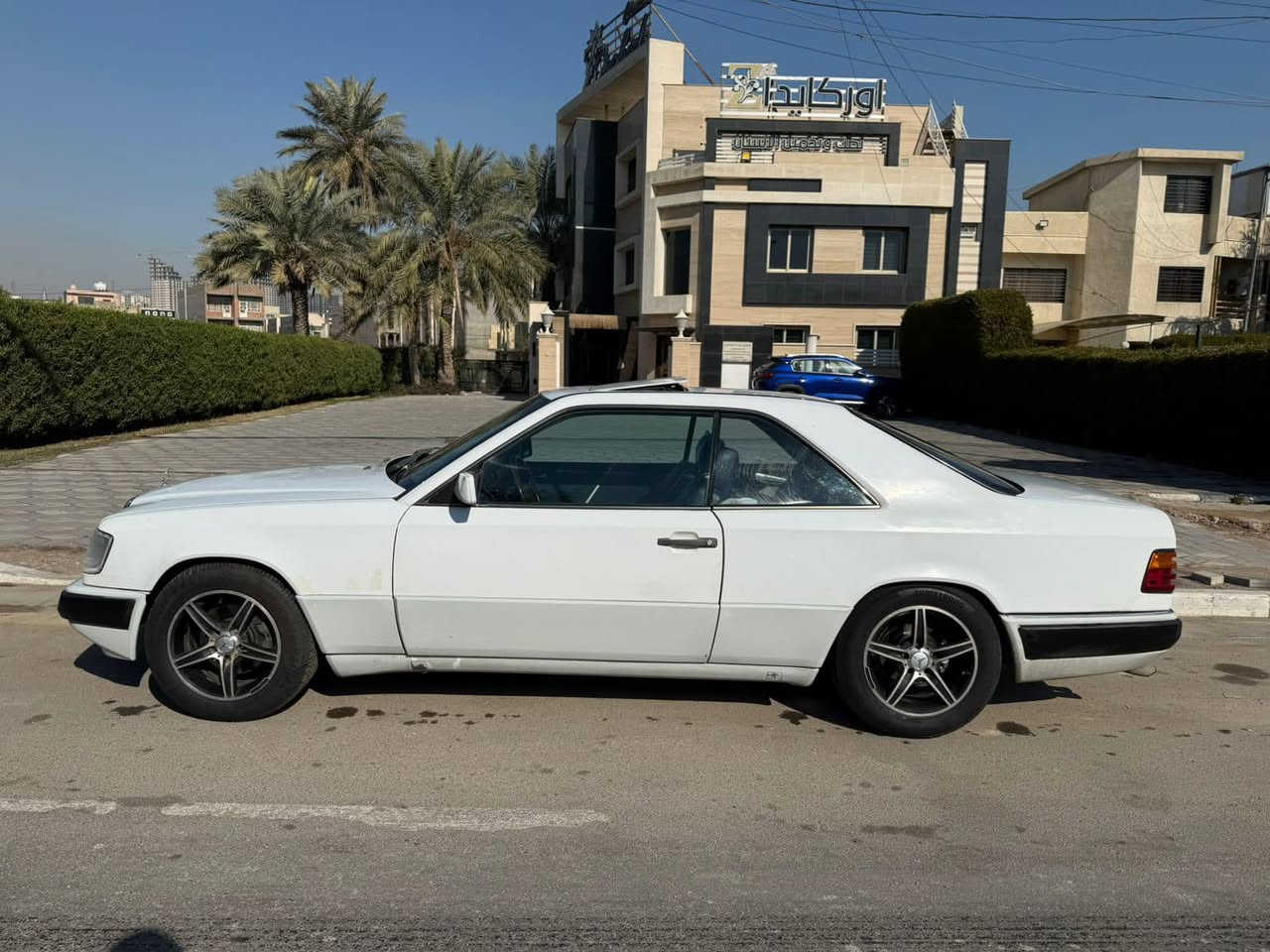 للبيع دب كوبيه تك باب موديل 1988 اصل بدون ضربه وصبغ 
محرك وكير باديات 300 قبق اسود 
جاهزه بدون عطل ونقص 
رقم بغداد انكليزي تحويل مباشر 
السعر 63 ورقه وبيه مجال بسيط 
***********
