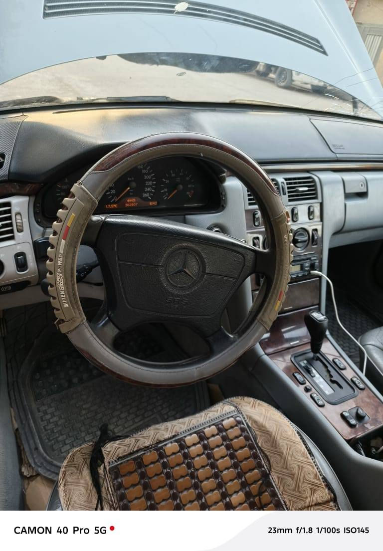 السلام عليكم ورحمة الله وبراكته 
للبيع للبيع السعر ب 97 وبيها مجال 
مارسيدس ام عيون E320 ستة سلندر V فول مواصفات 
فئة افكارد موديل 1997 رقم بغداد باسمي تحويل ثاني يوم
السيارة فول فتحة السيارة بوضع الشركة ومال جناي 
كشنتات كهرباء وجلد تبريد ثلج 
وثلاجة وكير ومحرك جديد وبشرط
مري شفط  
تخم تاير 
جاهزة من كلشي ونظيفة 
السيارة بدون دكة جاكوج مكفولة صبغ حزام اثر جراد للجمالية 
مكان السيارة بغداد الزعفرانية 
للاستفسار اتصل وتدلل ***********
