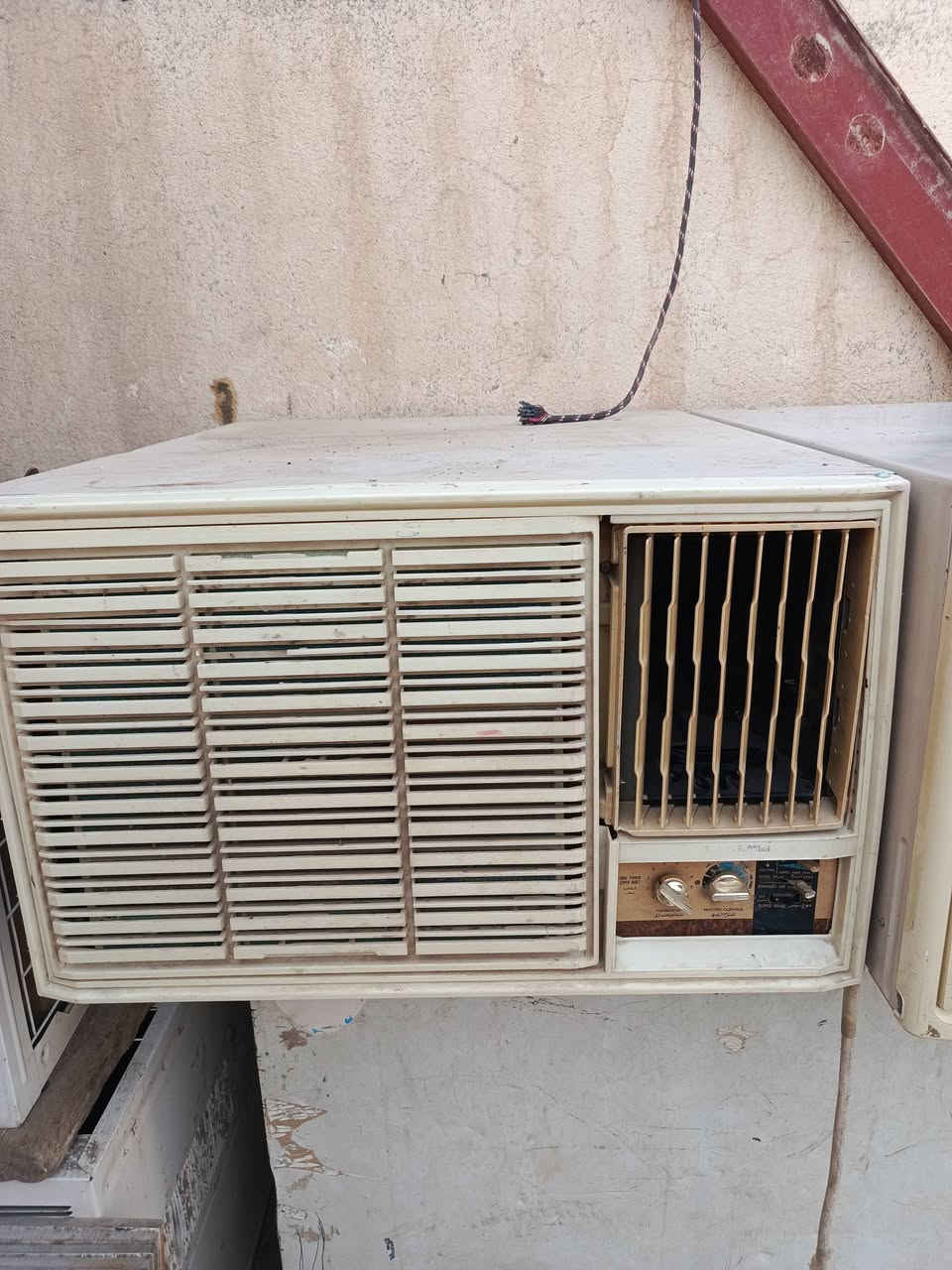 مكيفات جنرال طنين شرط الفحص واحد 350وثاني 250 العنوان حي التضحيه شارع العلوة ***********
