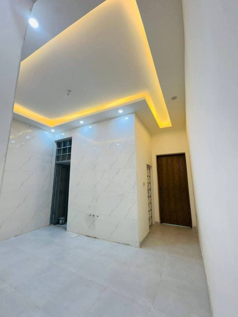 دار ١٠٠م حي الغدير شارع ٢٠م مقابل ساحه موقع جيد جاهز للسكن طابق واحد
***********
