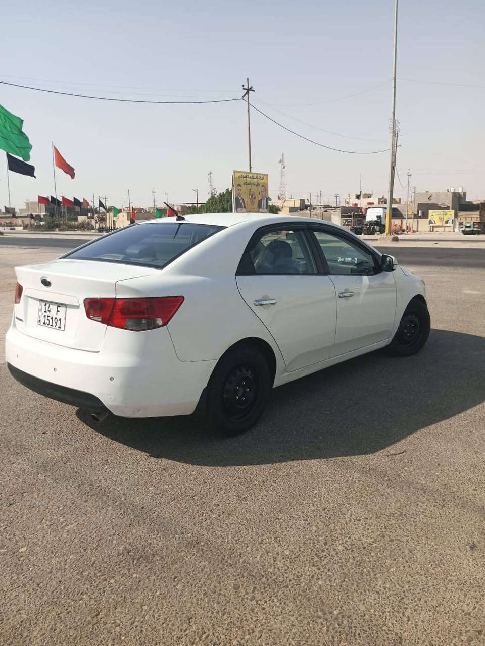 سلام عليكم للبيع كيا سيراتو موديل 2011 وارد خليجي محرك 1600دوش محرك كير تبريد حداديه كفاله من الضربه والتبديل بيه رش تجميلي قطعتين والباقي كفاله سياره جديده رقم بصره سنويه مجدده 2030 دواخل لونين سعر 88 بيه مجال كلش قليل/***********/عنوان بصره
