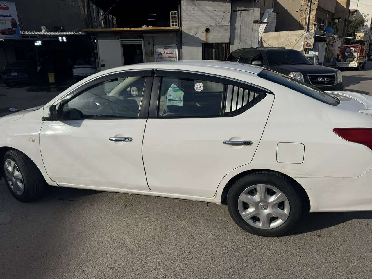 السلام عليكم سني هندي ٢٠٢٢ للبيع رقم اربيل مكاني بغداد
ماشية ١٢٤ الف 
شاشة +كاميرا +زينون 
كير +مكينة +تبريد + صدر + تايرات كلها نظيفة جدا 
السيارة ما بيها صبغ بل كشر بس كارت تكحيل بل بنيد 
و بارد باب السايق تقريبا نصها و بارد قليل جدا بلصندوك وبيها شوية رصعات وملاحظات بسيطة 
مكاني بغداد حي القاهرة 
*********** 
السعر ب ١٠٨ وبيها مجال بسيط للشراي
