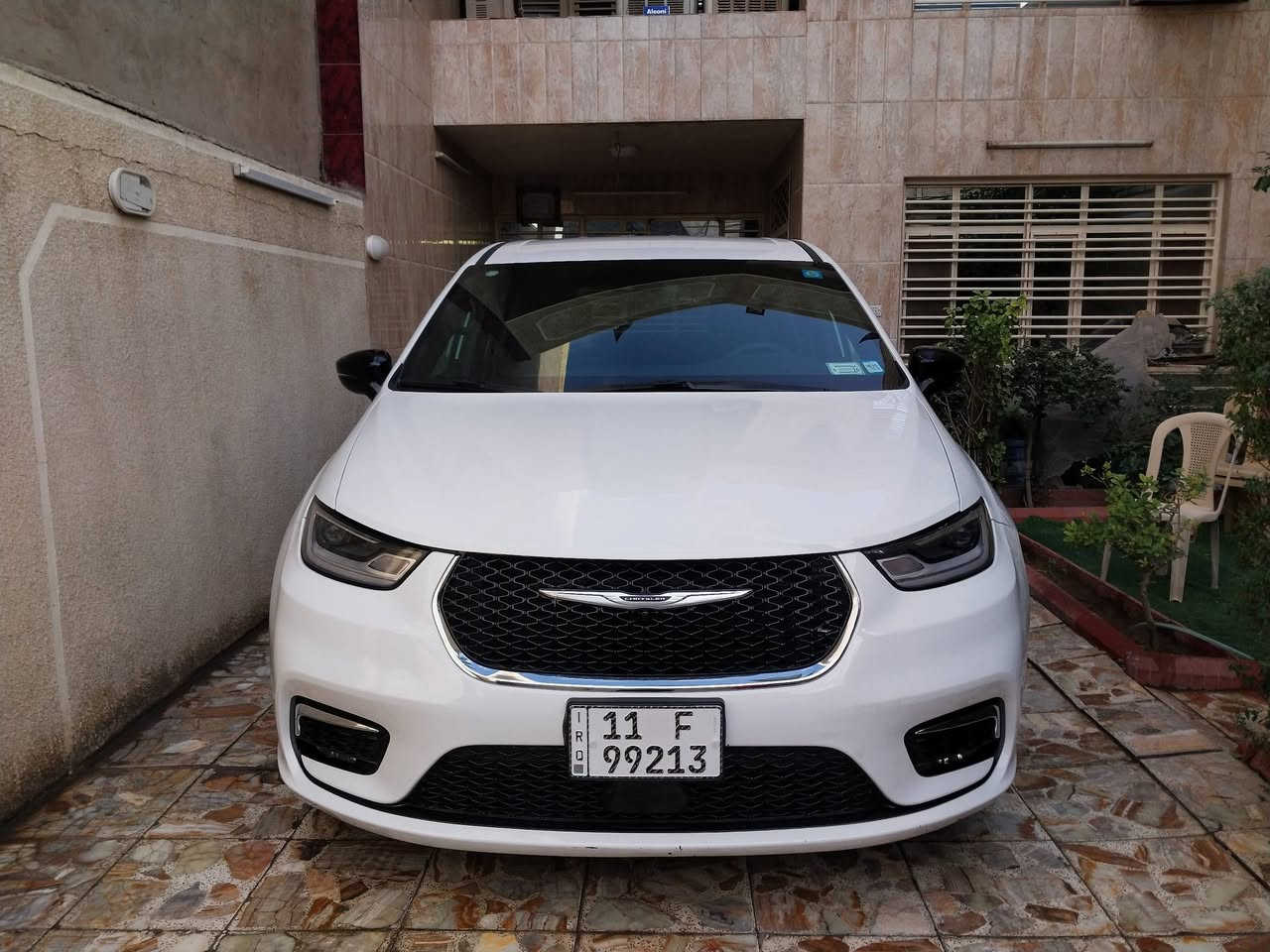 السلام عليكم اخوان
للبيع موديل 24 بانزين صور الحادث بالمنشور 
تبديل باب وجاملغ تفصيخ نفس اللون
شاصي ولغد مكفول فقط بارد شبر بالدوسة  
السيارة ماشية 2000 يعني قريب الزيرو 
رقم بغداد خصوصي باسمي 
السعر 268 ورقة بيها مجال بسيط 
العنوان بغداد حي اور ال 600 مقابل مركز القدس 
***********
***********
