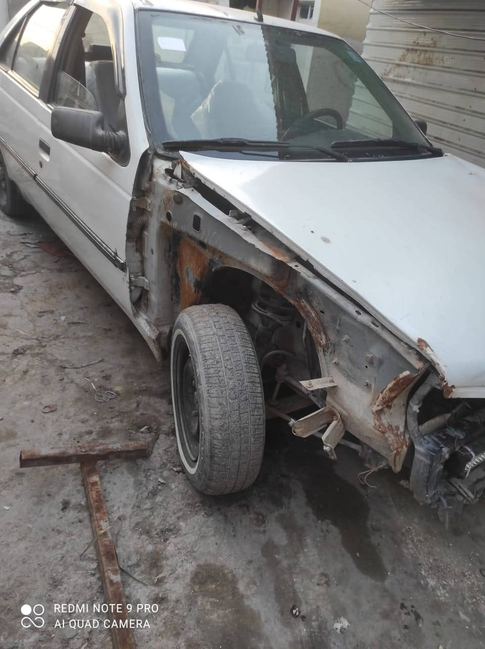 سلام عليكم بيجو روى 2010 بيها حادث بچم عوزها بچم وتبريد بس. كير محرك بچيس غرفه جدا نضيفه بيها شواصي معمره من جوه الرجل بليت 3 ملم انسى شي اسمه شاصي بعد  كهربائيات وضفيره نضيفه جدا ماشيه 180 رقمها بغداد انگليزي بسمي اخوان ابيع كوم حديد انه وياك بس ابصملك لاتخابرني وتگلي شبيها مابيها ذكرت كلشي سعرها 21 وبيها مجال حگ الجيه مكان السياره بغداد *********** واسف على الاطاله❤️
