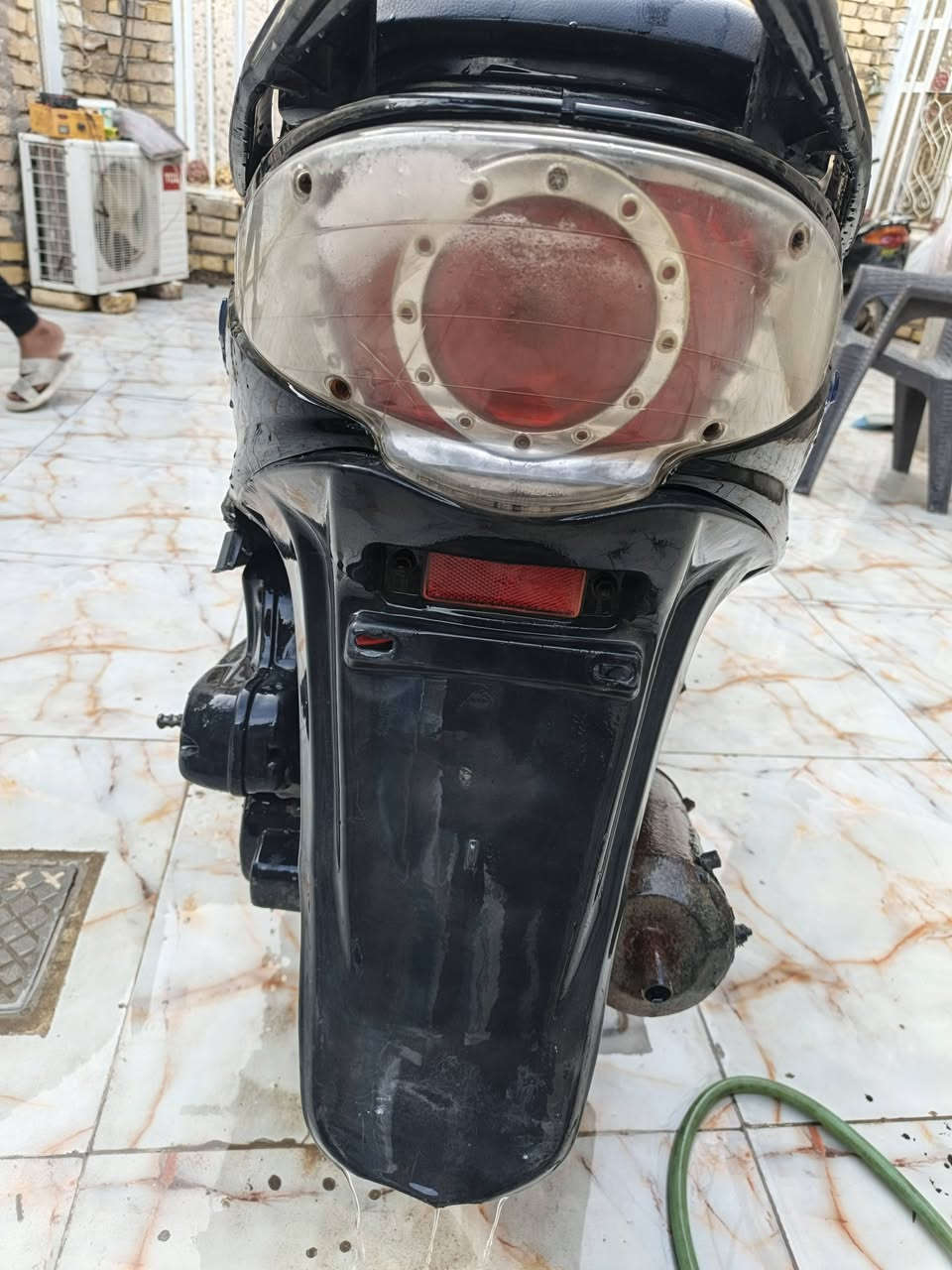 دراجه جي فور. جاهزه مابيها كل نقص شغاله سلف هندر. كهربائيات كامله اشاير يمنئ يسرئ قفل جنطه قفل سكان عداد شغال بانزين والرون  300 وبيها مجال ***********
