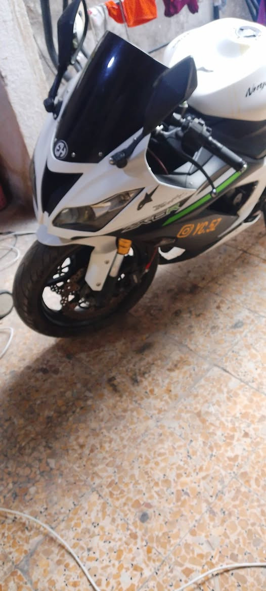 كاوسكي 2012 zx6r 636cc سنوية ورقم مميز ولون نادر محرك نظيف ما مفتوح 
سعر 45$ وبي مجال قليل حك الجيه
اي استفسار عندك اتصل وتدلل
*********** مكاني بصره
واتساب موجود
