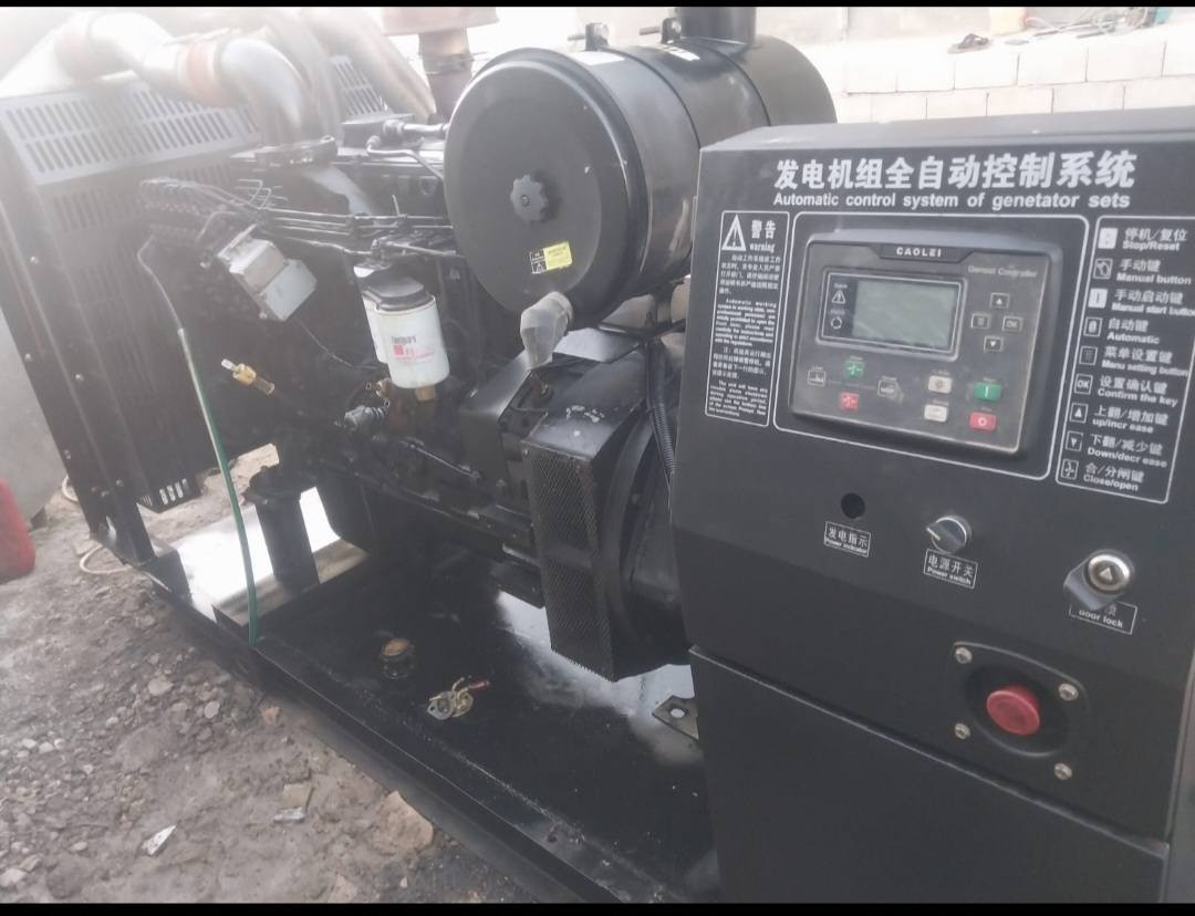 سلام عليكم عندي مولد مكينه كمنز ٢٤ ولف توليد٢٥٠ كيفي  نحاس اصلي ستفسار نتصل عله رقم ***********
