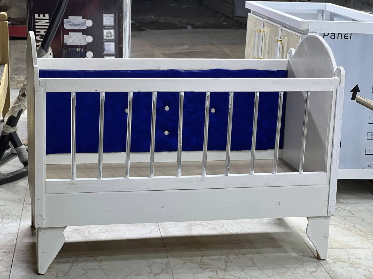 سرير اطفال قياس ١٢٠سم ينفتح سلايت من جهة الأم 
معرض مودرن هاوس الشطرة شارع دبي 
للحجز مراسلة البيج أو الواتساب 
متوفر نظام التقسيط عبر الماستر كارد مصرف الرافدين 
***********
