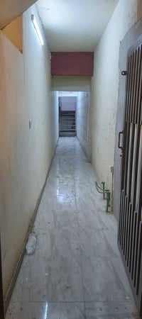 للإيجار عوائل صغيره فقط  بيت طابق ثاني غرفة وصالة مساحة تقريبا 75 متر ...