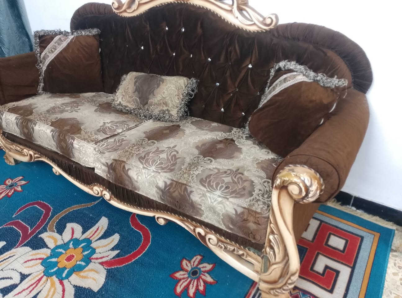 سلام عليكم تخم رأسي للبيع تسكام 9 مقاعد نضيف ب 200 وبيه مجال بسيط الشراي يتصل على الرقم *********** وتساب موجود
