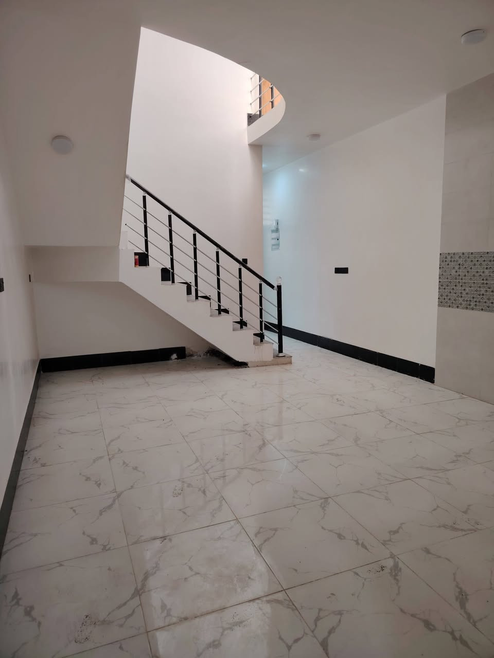بيت ١٠٠ متر حي ميسان بناد درجه اولى صب طابق ونص قريب على شارع ٢٠ شارع العكسري مقابل المدرسه
بيت ١٠٠ متر حي ميسان بناد درجه اولى صب طابق ونص قريب على شارع ٢٠ شارع العكسري مقابل المدرسه

يحتوي على غرف عدد ٢ وصاله ومطبخ واستقبال وصحيات داخليه وخارجه

السعر ١٣٠

للاستفسار الاتصال ع رقم ***********
