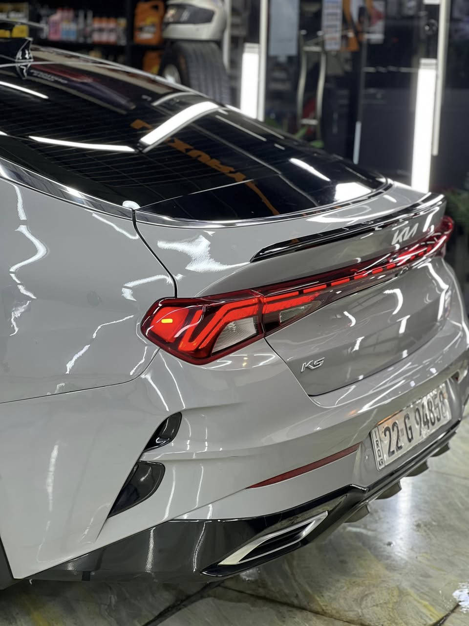 السلام وعليكم

للبيع 

KlA (K5) GT LiNE  2022 

لون سمنتي المميز فول 1/1 داخل احمر 

المواصفات : 

فتحة سقف بانوراما 

بصمة تشغيل وتشغيل عن بعد 

داخل احمر جلد مع ختومات ال GT 

محرك 1600 توربو ✈️ 

بريك بصمة 

مثبت سرعة 

رادار امامي ومانع تصادم 

رادار خلفي وتوقف ذاتي 

رادار جانبي 

نقطة عمياء 

مقعد السائق كهرباء 

اشاير بل مري 

شاشة كبيرة لمس 

نضام ABS 

كامرة خلفية دوارة 

حساس اطارات 

تحكم استيرن 

صندوق كهربايي 

شاشة اعطال 

5وضعيات قيادة 

شحن لاسلكي 

مصابيح LED 

كشاف ضباب 

وباقي المواصفات معروفة 

السيارة بحالة الوكاله بدون ايربك السيارة 

الحادث ربع جاملغ امامي جهة السايق مع تعديل PDR جامغ الخلفي صور الحادث بلمنشور 

العنوان موصل 

*********** 

***********
