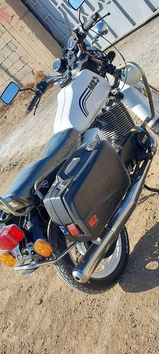 سلام عليكم دراجه MZالدراجه مكفول من كلشي الدراجه شوفت عينك نضيفه وبعد احله من الصور محرك84 دبلات هونده دراجه فول وكلشي بيه نضيف والجناي بعد يعرف بيهن السعر 4ونص والي يشوف السعر غالي يعبر المنشور المكان بغداد الرصافه الثانيه الرقم صاحب الدراجه 《***********》مكلف بل النشر مامتواجد بل فيس
