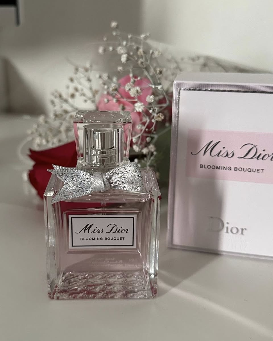‏Miss Dior Eau de Parfum
عطر مس ديور للنساء

العطر النسائي الاكثر طلباً 
والاكثر شهرة والاكثر مبيعاً 
عطر مس ديور من من أهم العطور النسائية 

خدمه توصيل لكل محافظات العراق


**إذا كنت صاحب هذا الإعلان وتريد حذفه لأي سبب، رجاءا أرسل رسالة إلى الدعم الفني**