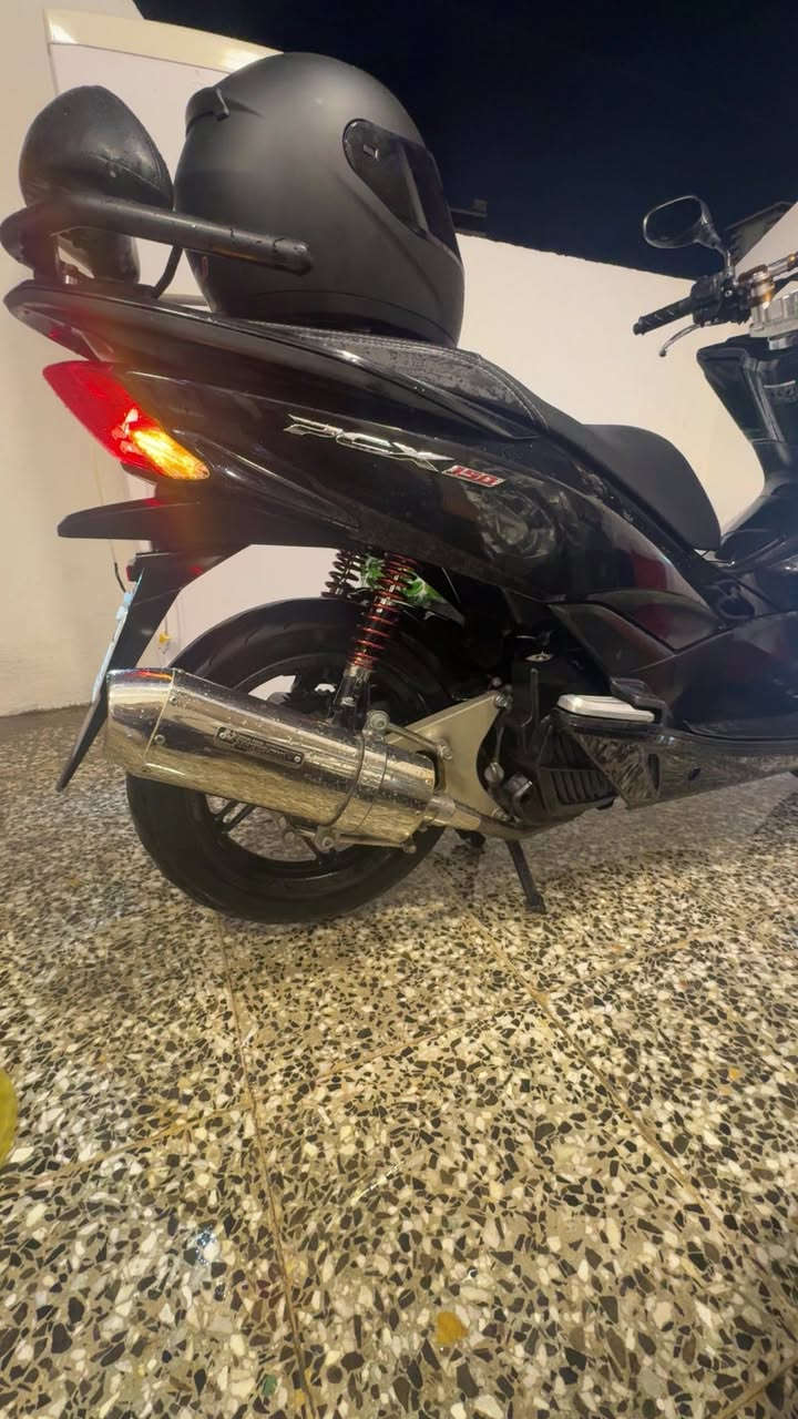 سلام عليكم pcx 150cc دراجه جيل ثاني من انظف دراجات الجيل الثاني مكفوله من كلشي وتزويد البيهه من اليابان ماشيه 18 الف رقم بغداد وحته هزه صاعده تحويل ثاني يوم ابيعلك من البيت مكانهه بغداد زيونه 
السعر 33 
***********

