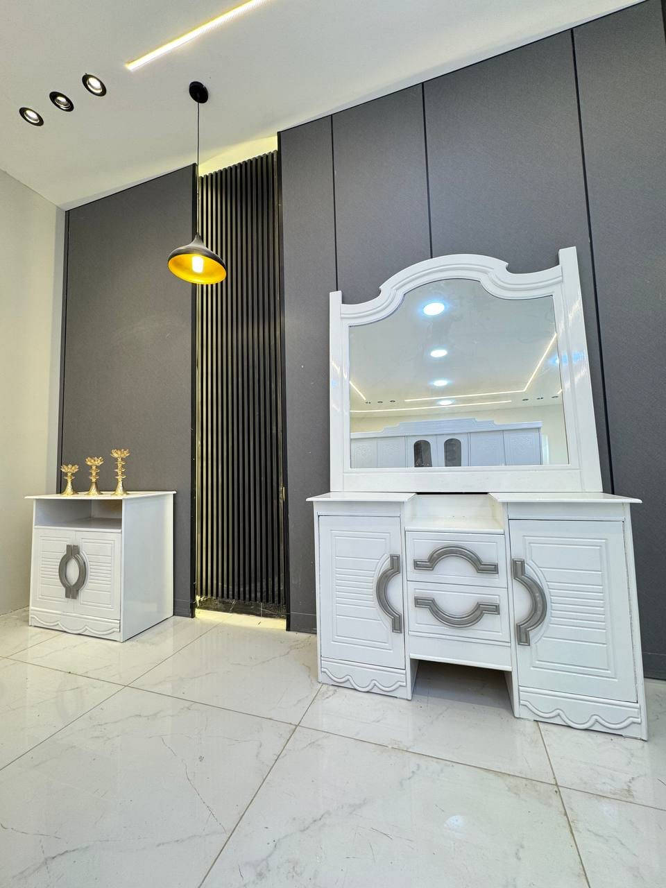 السعر // مليون فقط 😍

🔅تفاصيل الغرفة المرمري  ....

 خارج ٤ملم ام دي اف 🔺
وداخل معاكس ٣ملم 
صبغ حراري  درجة اولى 

عدد القطع  ٧ قطع 😍
🔺1 //جرباية  قياس  ١٦٠ × ٢٠٠ 
🔺//ميز جانبي ايسر قياس ٥٠
🔺2// وميز  جانبي  قياس ٥٠
🔺3// زاوية ارتفاع مترين عرض ٨٠
🔺4// وميز بلازمه  
🔺5//وميز مراية ارتفاع مترين عرض ١٢٠
🔺6// وكنتور ٦ باب  ارتفاع مترين و١٥ طول ٣ متر و١٥

القطعه الثامنة حسب الطلب شازلون
سعرها ٥٠ الف ❤️

(توصيل مجاني مركز بغداد )
التوصيل يشمل الشد مجاني 🔥
(اطراف ٥٠)
باقي المحافضات حسب البعد
شازلون سعرها ٥٠ الف
شازلون مخزن ٧٥ الف


**إذا كنت صاحب هذا الإعلان وتريد حذفه لأي سبب، رجاءا أرسل رسالة إلى الدعم الفني**