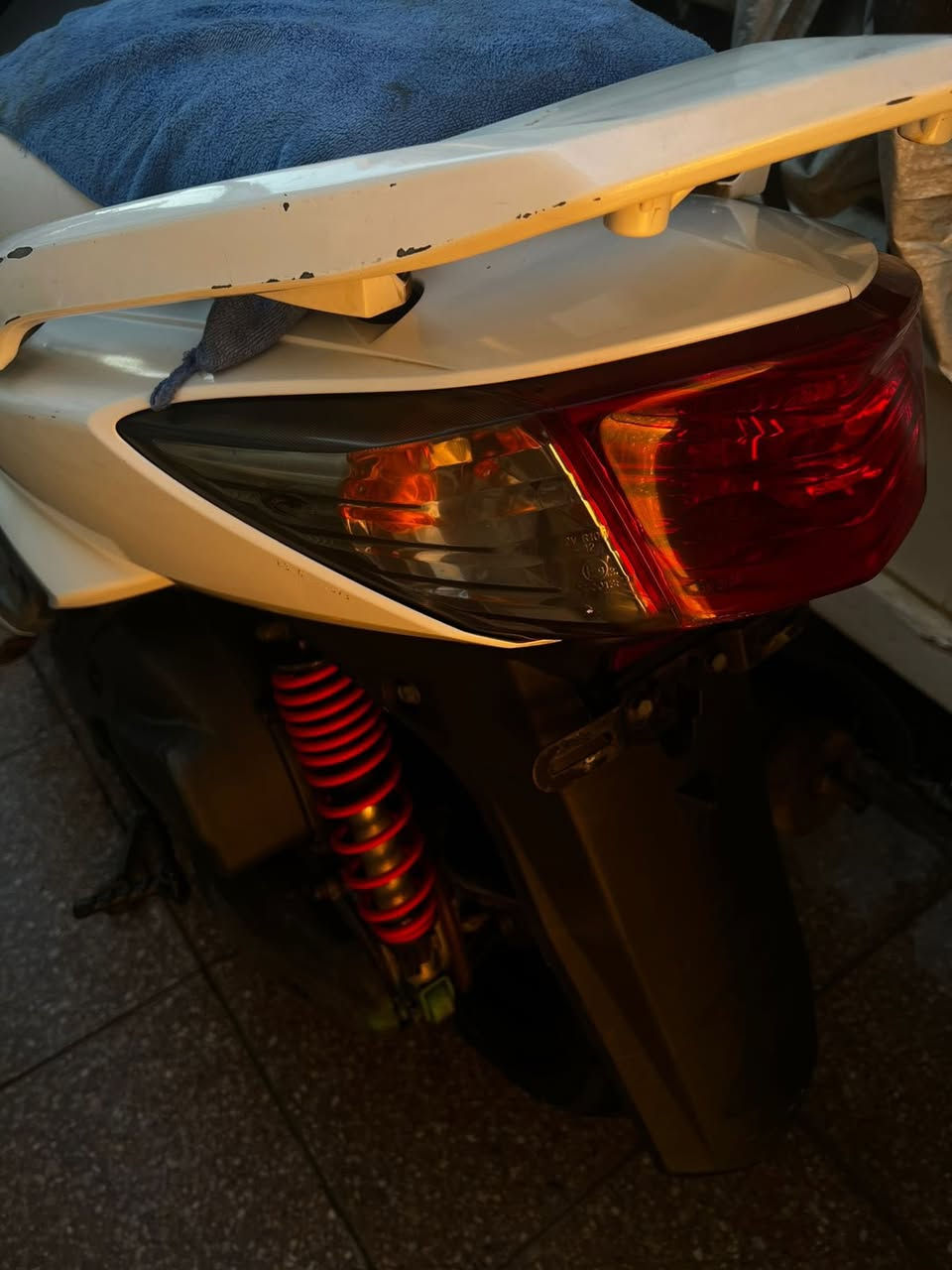 السلام عليكم دراجه سكنس فحل كوري  خط واحد دبل سويج دراجه نضيفه بمعنئ الكلمه دراجه مابيها اي نقص نكره سلف شاشه إلكتروني دجتل الدراجه ختم واحد من الاشاره للجاملغ شلعه ومعدل شك الكاع ناعمه كلش ماشيه 49 الف لا مصفره ولا شي الدراجه بل حقيقه بعد احلئ للتواصل *********** بي واتساب
